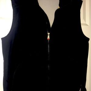 GAP size medium black vest, nylon